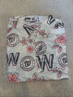 Washington Nationals Logo Button-Up Shirt - White, Pink & Gray Floral Print - SM